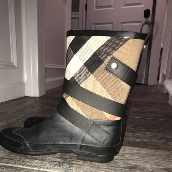 Burberry Rain Boots - Picture 4 of 7
